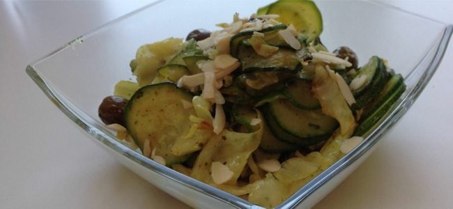 Zucchine e verza con olive e mandorle