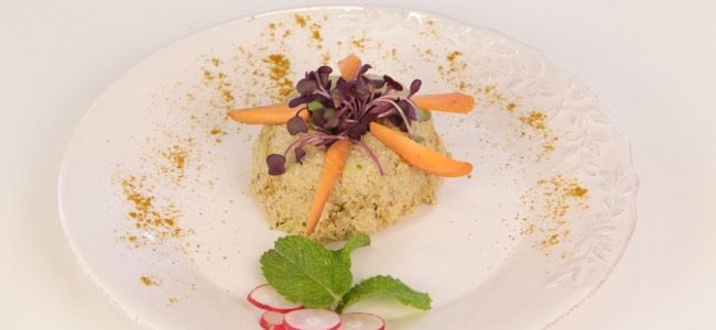 Hummus di ceci con sedano e carote