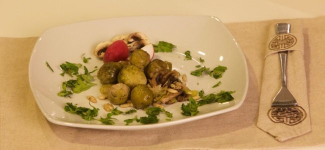 Cavoletti di Bruxelles con pinoli e funghi