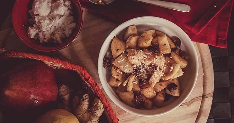 Frutta spadellata con burro di cocco e zenzero