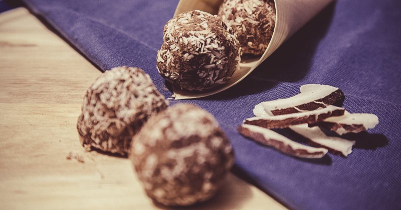 Palline dolci con cacao e cocco