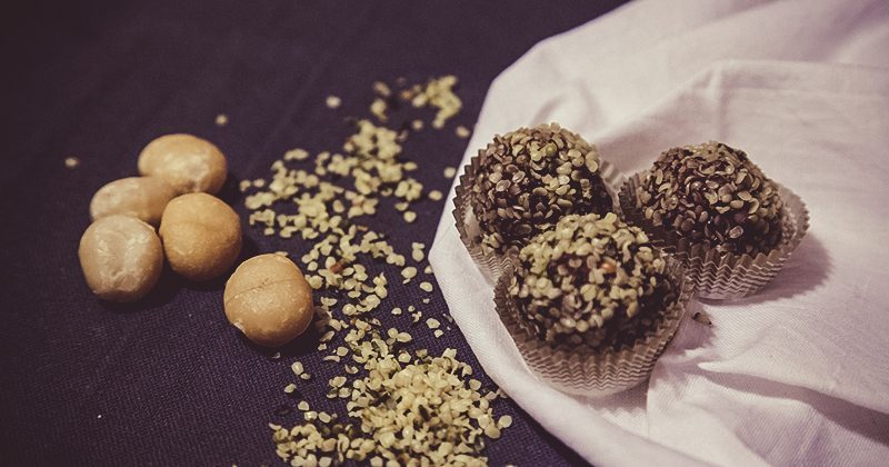 Palline dolci con canapa e noci di macadamia