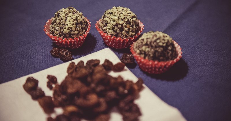 Palline dolci con canapa, uvetta e vaniglia