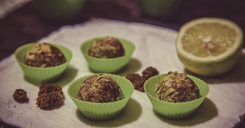 Palline dolci con gelsi e limone