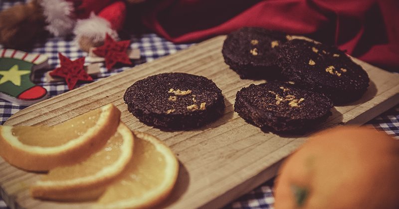 Bisco-brownies al vapore con cacao e arancia