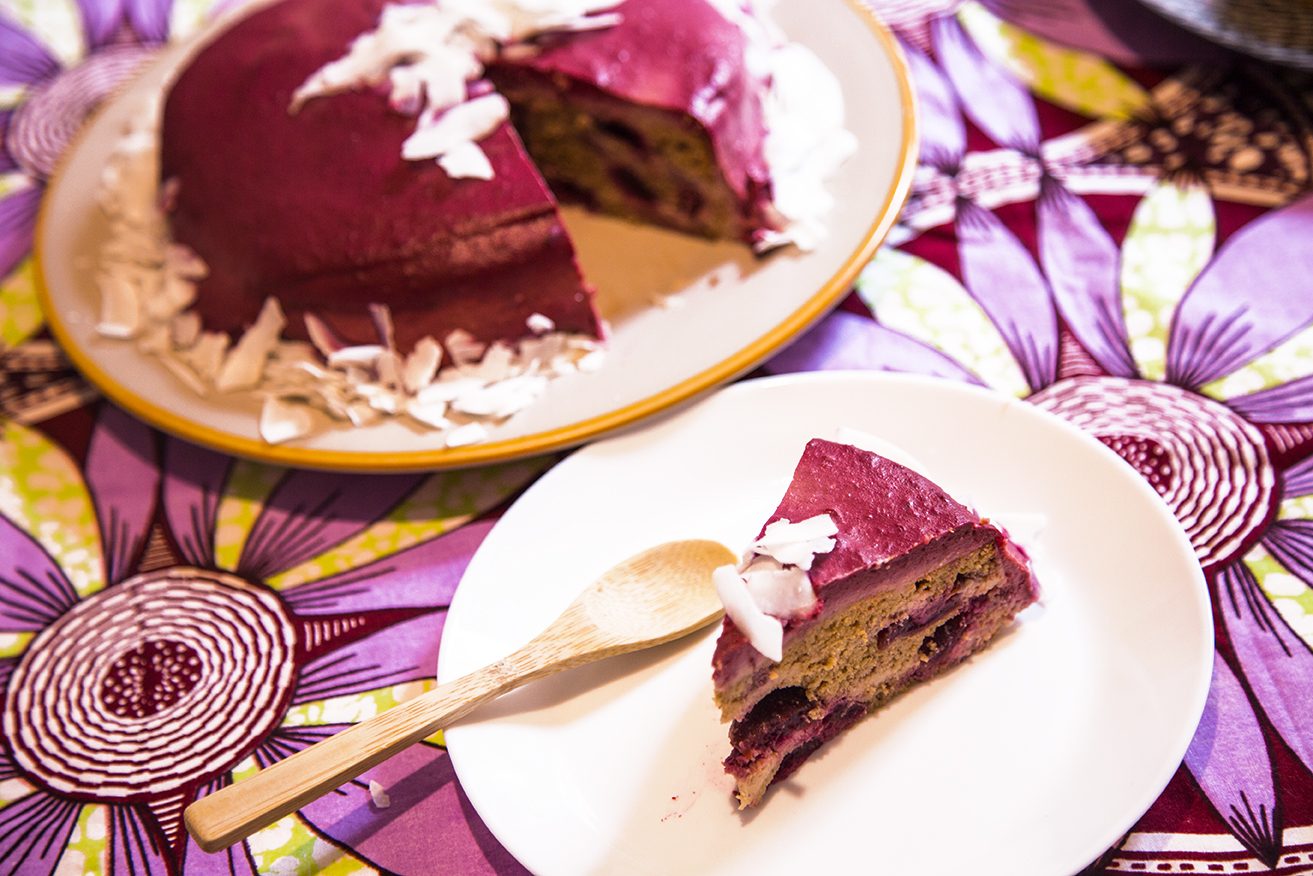 Torta alle ciliegie con crema bicolore